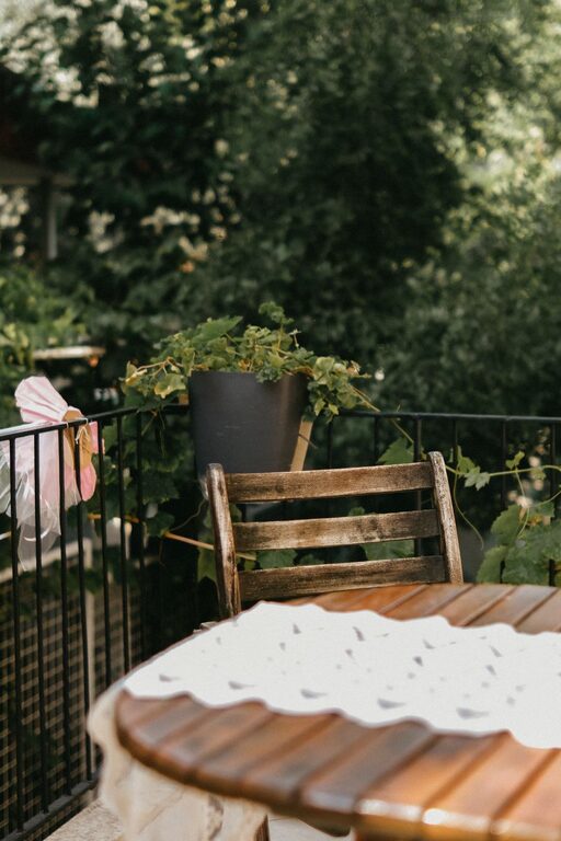 Jak przygotować balkon do wypoczynku w ciepłe dni